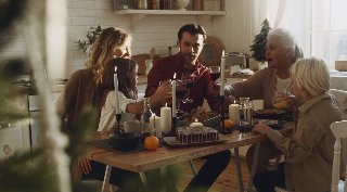 Natale 2025, per pranzi e cenoni i piemontesi spenderanno 270 milioni